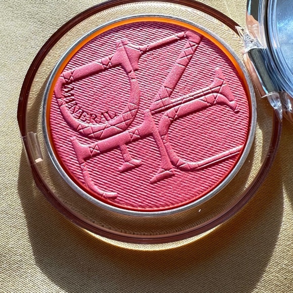 Diorskin Nude Luminizer Blush in shade 10 Coral Pop - Picture 5 of 6